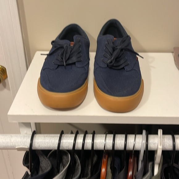 Element Shoes - Picture 2 of 4